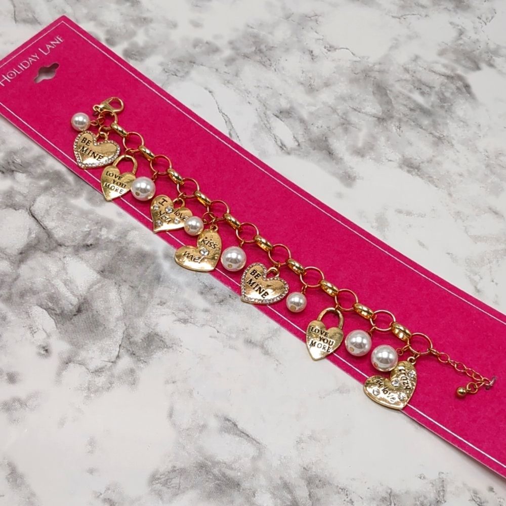 NWT Macy's Holiday Lane Valentine's Day Gold Hearts & Pearl Charm Bracelet
